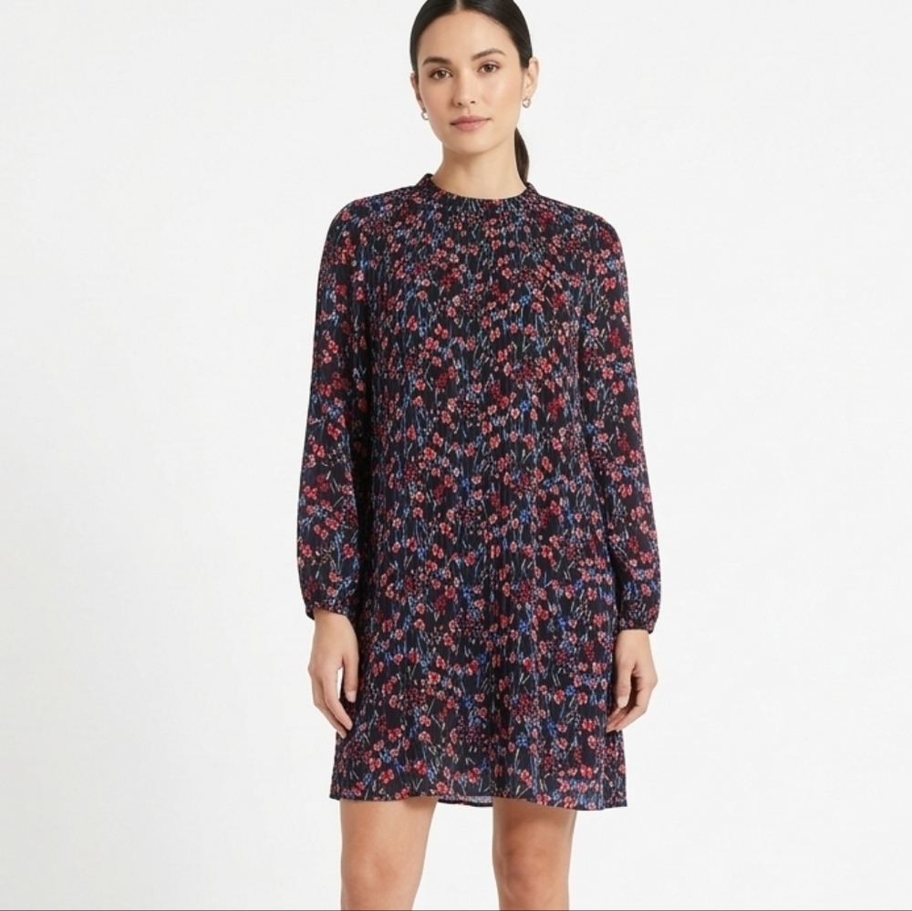 Pretty Pleated Floral Shift Dress EUC ❤️